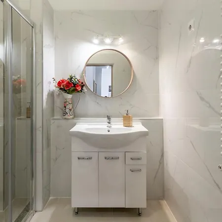 Luxurious Art Deco In The King Street Apartment