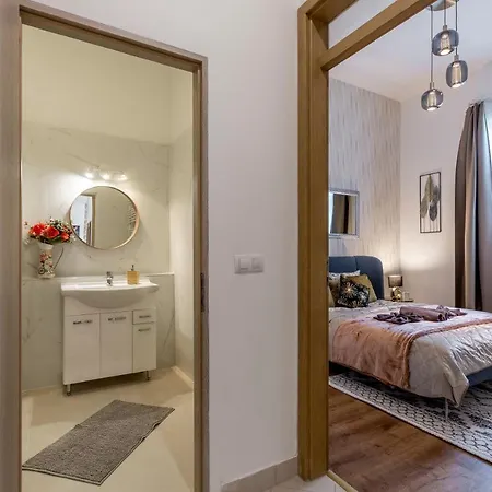 Luxurious Art Deco In The King Street Apartment